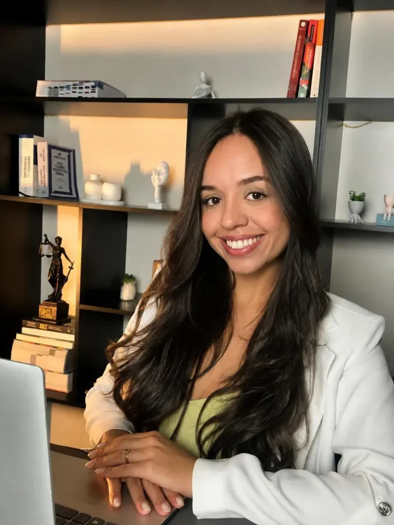 Advogada Isabela Prado, especialista em Direito Bancário